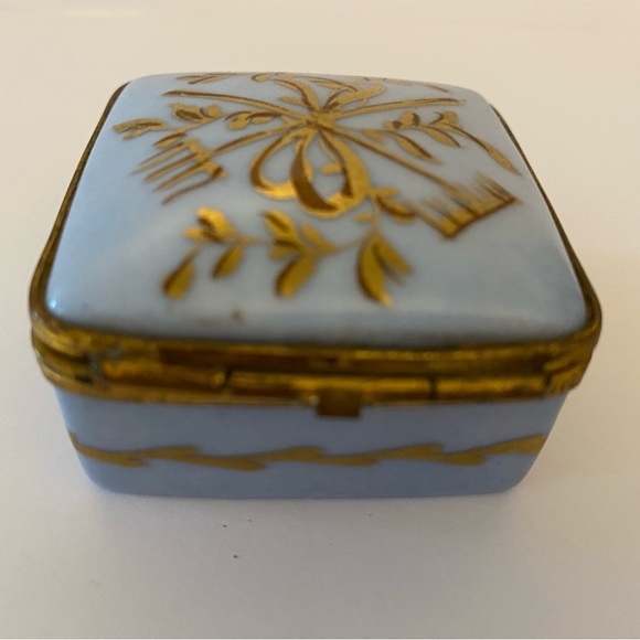 CARLIN COMFORTS “MADE in FRANCE ” PORCELAIN HINGED BOX - Picture 5 of 12